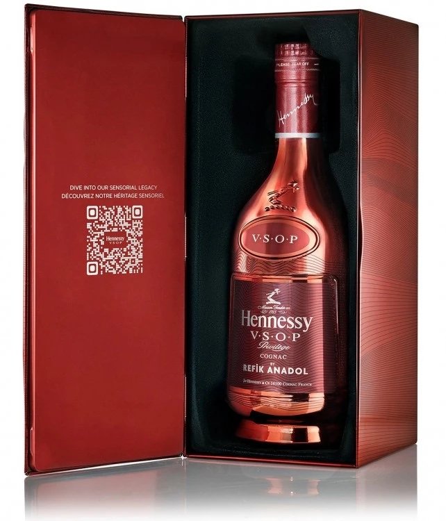 Load image into Gallery viewer, Hennessy V.S.O.P Limited Edition By Refik Anadol - Main Street Liquor
